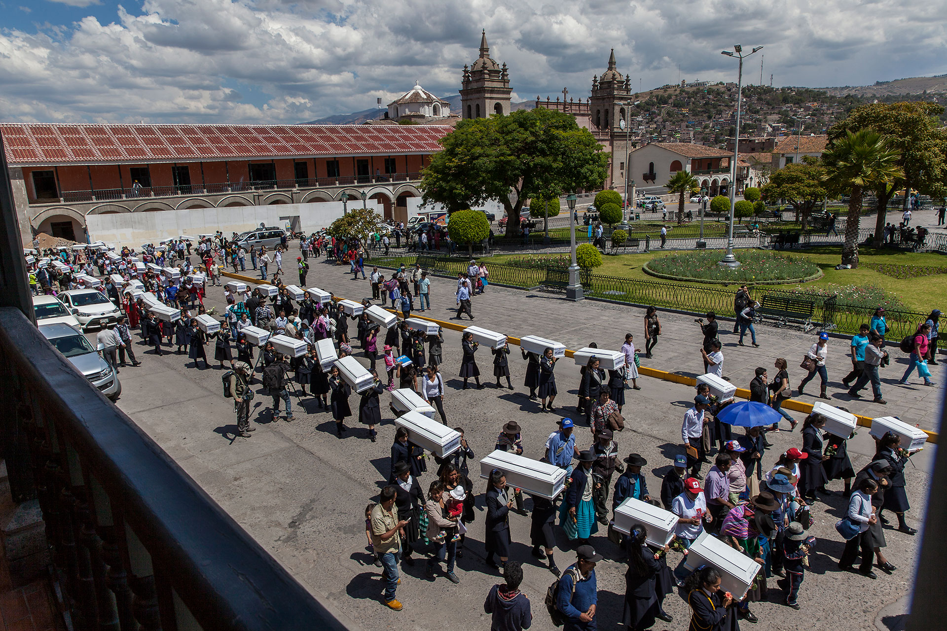 En octubre de 2014 se hallaron los restos óseos de 65 personas, la mayor parte campesinos y campesinas asesinadas en la región de Ayacucho en los años 80 y 90. Los restos de estas personas fueron entregados por funcionarios del Ministerio Público a los familiares sobrevivientes. Hubo una procesión con los féretros en la ciudad de Huamanga (Ayacucho).