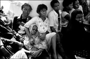 Las noticias sobre desembarcos ilegales y el dolorosamente alto peaje en muertes, así como el número de deportaciones, la ha convertido en un asunto ignorado por la prensa: una trágica tormenta de verano.